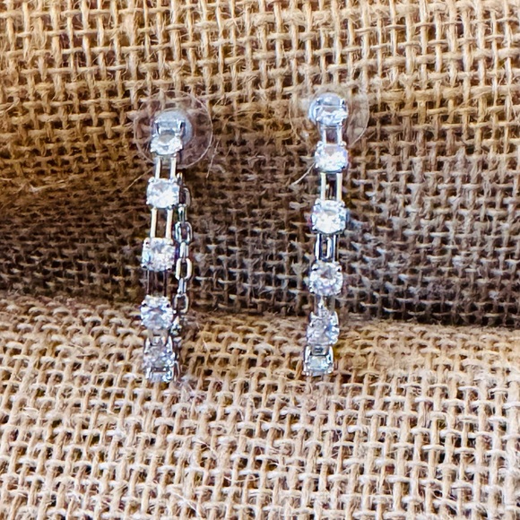 Kendra Scott Lexi Silver Hoop Earrings in White Crystal NEW - Picture 2 of 8